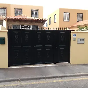 Nocleg ze śniadaniem Villa Riki - Bed & Breakfast, Arona (Tenerife)